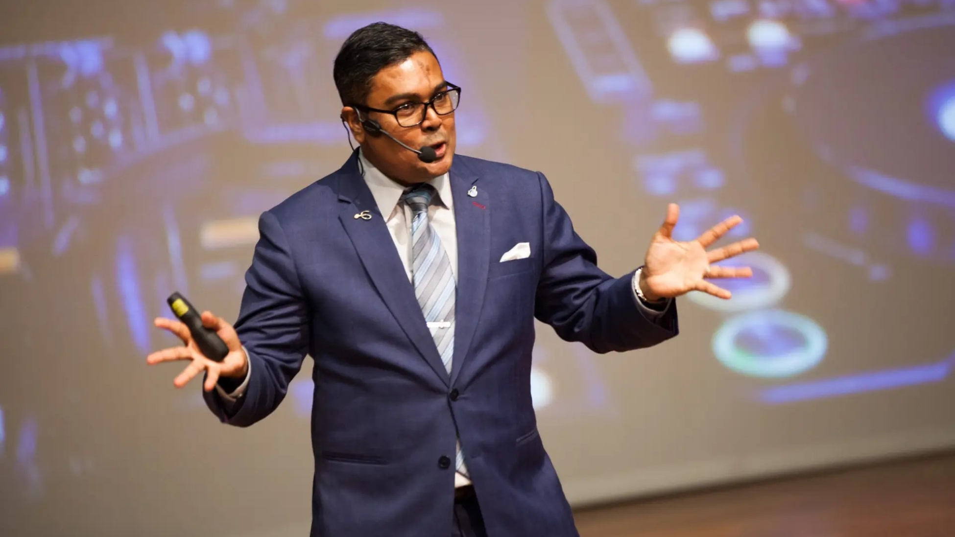 aI-keynote-speaker-in singapore